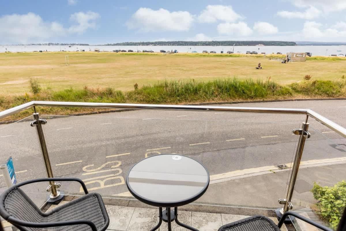 Villa Trade Winds à Poole Extérieur photo